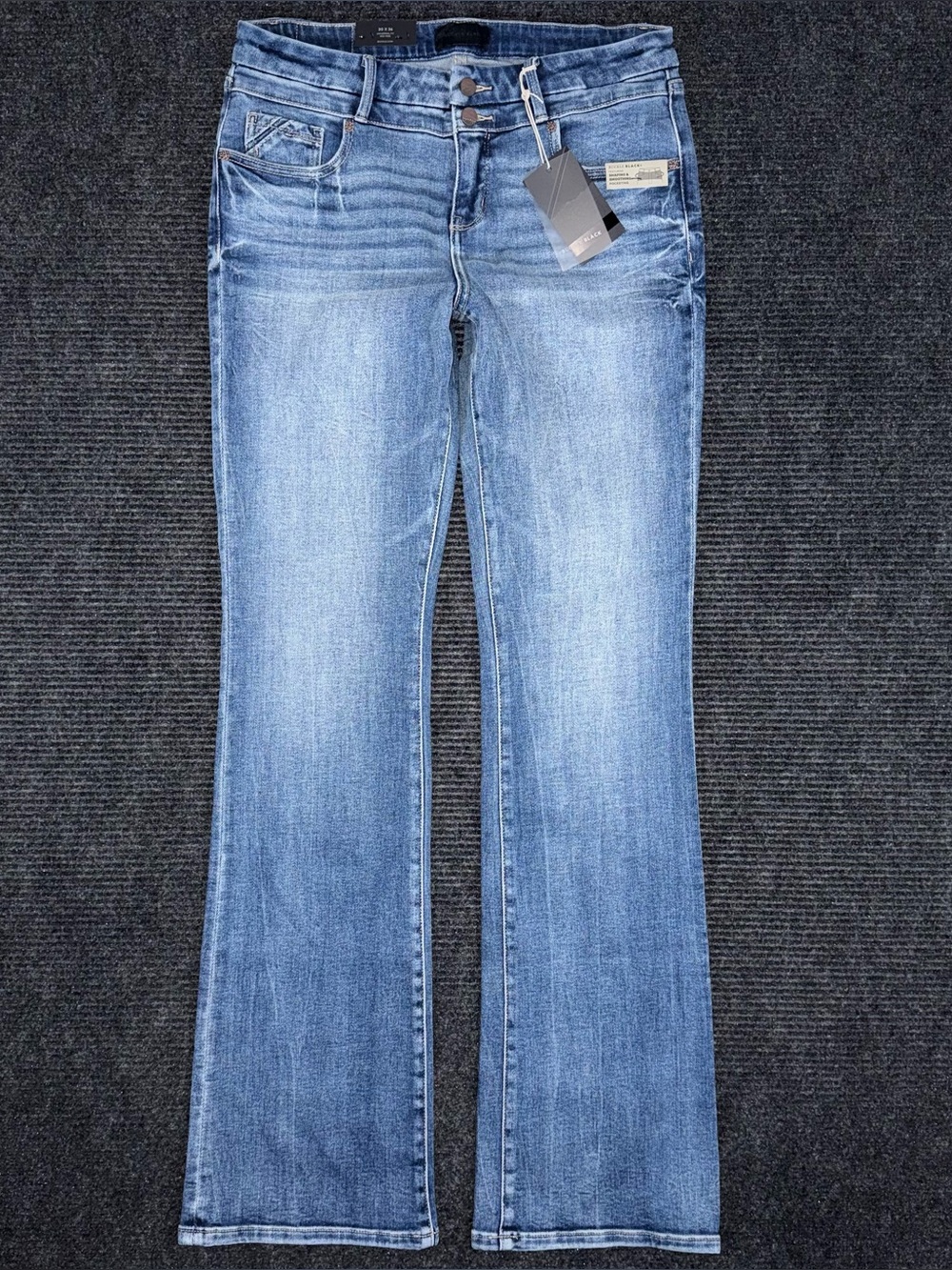 Buckle Black NWT Fit No 53 Bootcut Stretch Mid Rise Jeans Women’s 30 x 36 X-LONG